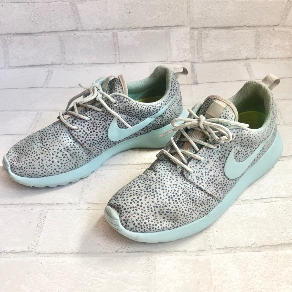 Nike Roshe Run Print "Safari Pack" - Women’s Size 7 - Light Blue / Glacier Mint